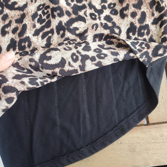Leopard Print Women's Top Size 6. - Picture 6 of 8